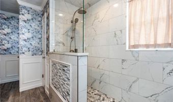 9 Wilshire Ln, Cranston, RI 02921
