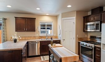 21227 Thornhill Ln, Bend, OR 97701