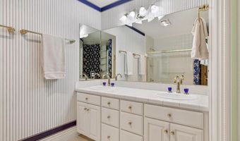 255 Scenic Dr, Ashland, OR 97520