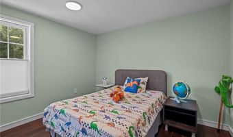 37 Dye Hill Rd, Hopkinton, RI 02832