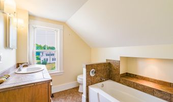 17 Main St, Albion, ME 04910