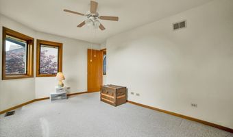 2143 N Juniper Ln, Arlington Heights, IL 60004