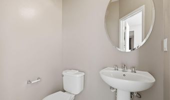 25 Brittany Ct, Atlantic Highlands, NJ 07716