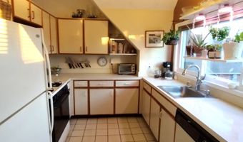 69 Montoya Dr 69, Branford, CT 06405