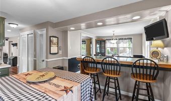 1 Leahy St, East Providence, RI 02916