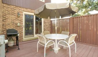 2409 E Greshan Ct, Arlington Heights, IL 60004