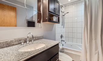 953 N Rohlwing Rd 201A, Addison, IL 60101