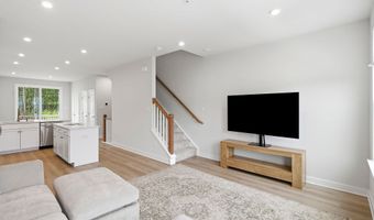 5 Pelham Ln, Bayville, NJ 08721