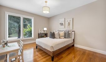 924 Forest Lake Ct, Ballwin, MO 63021