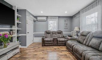 26 Smith St, Amityville, NY 11701