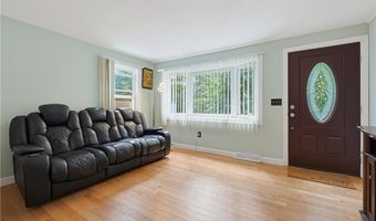 417 Lake Washington Dr, Glocester, RI 02814