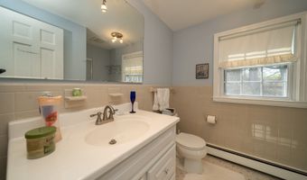 10 Corbin Cir, Branford, CT 06405