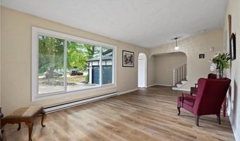 621 Van Oaks Dr, Amherst, OH 44001