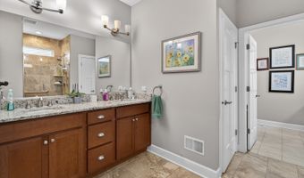 777 W Fairway Dr, Addison, IL 60101