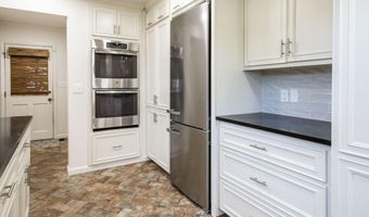 220 Lake Shore Dr, Alma, GA 31510