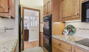 643 Isle View Dr, Akron, OH 44319