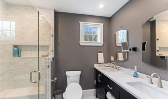 6 Knowlton Ct, Bristol, RI 02809