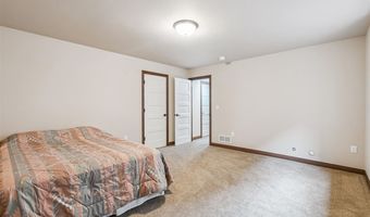 1217 Copper Mountain Dr, North Liberty, IA 52317