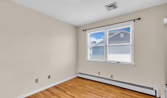 35 Spruce St, Beachwood, NJ 08722