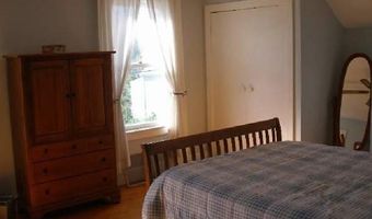 30 Simmons St, Newport, RI 02840