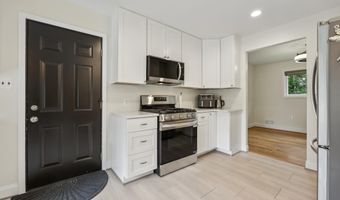 4907 CHANTICLEER Ave, Annandale, VA 22003