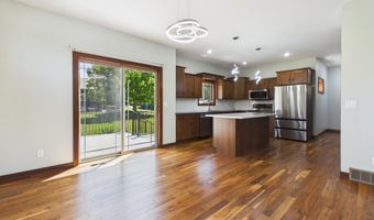812 S 5th Ave, Brandon, SD 57005