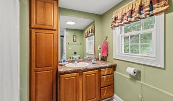 42 Brewster Rd, Barnstead, NH 03225