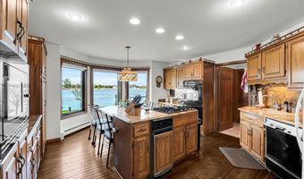 523 Lathrop Ave, Algonac, MI 48001