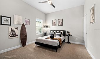 7631 PARADISO Dr, Apollo Beach, FL 33572