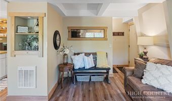 40 Hemlock Hl B, Banner Elk, NC 28604