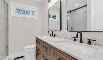 11 W Park Ave, Belford, NJ 07718