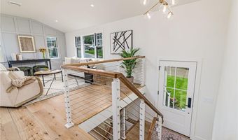 8 Kerins Ter, Newport, RI 02840