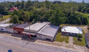 52 Main St, Barwick, GA 31720