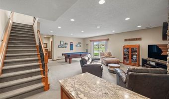 904 Eagle Creek Blvd SW, Altoona, IA 50009
