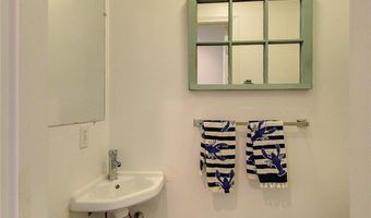 521 Corey Ln, Middletown, RI 02842