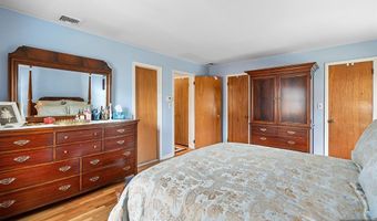 2 Violet Ct, Bergenfield, NJ 07621