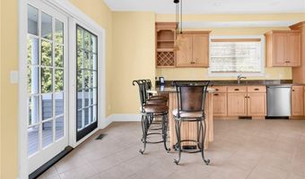 75 Wood St, Bristol, RI 02809