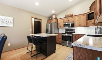 501 N Pasque Flower Trl, Brandon, SD 57005