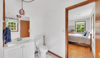 21 Quarry Rd, Branford, CT 06405