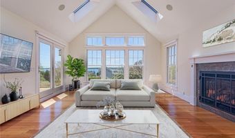 30 Bonnet View Dr, Jamestown, RI 02835