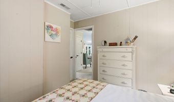 614 Country Club Dr, Arapahoe, NC 28510