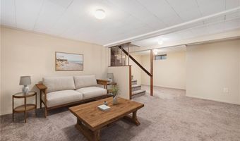 83 FESSENDEN St, Warwick, RI 02886
