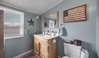 207 N Davis St, Anamosa, IA 52205