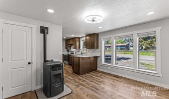 311 N School St, Cascade, ID 83611