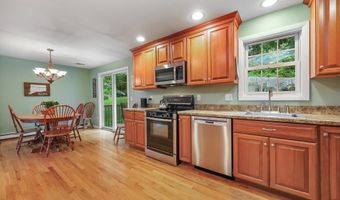 8 Brookview Ct, Bethel, CT 06801