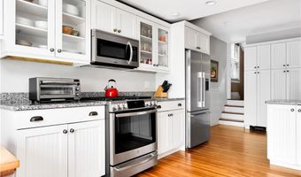 82 Sefton Dr, Cranston, RI 02905