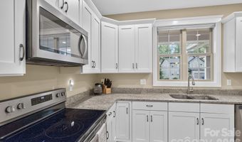 14 Wood Path Ln, Arden, NC 28704