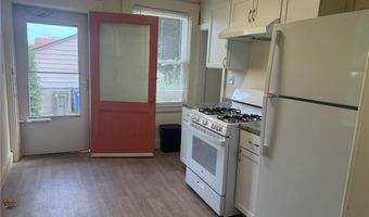 44 Crest St, Middletown, RI 02842