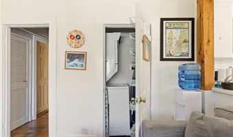 13 Holland St 1, Newport, RI 02840