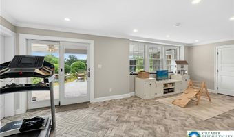 2458 Riverbend Rd, Allentown, PA 18103